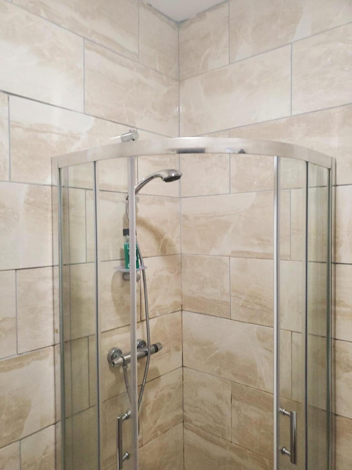 En Suite Bedrooms, Heaton, Newcastle Camera foto