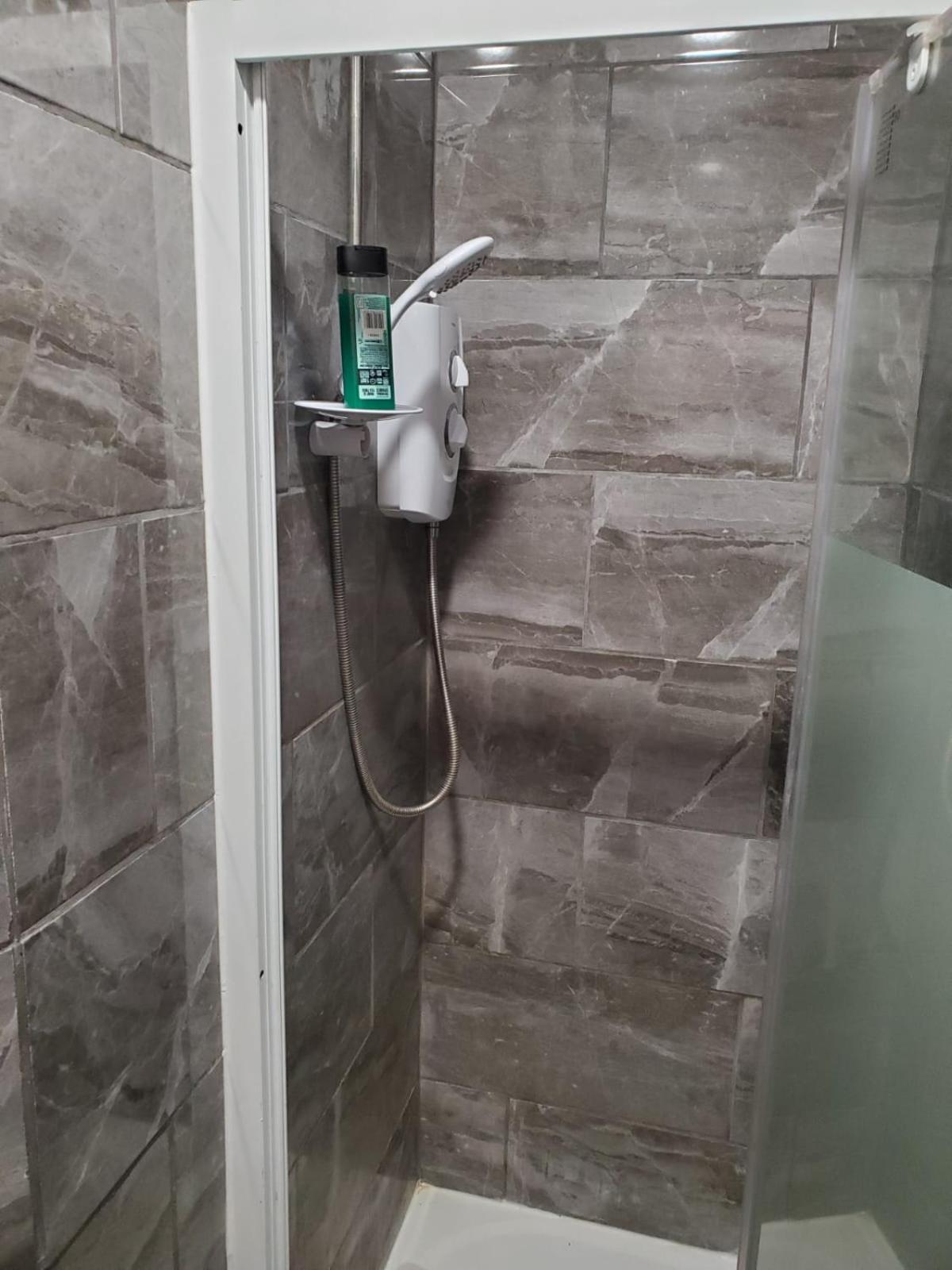 En Suite Bedrooms, Heaton, Newcastle Camera foto